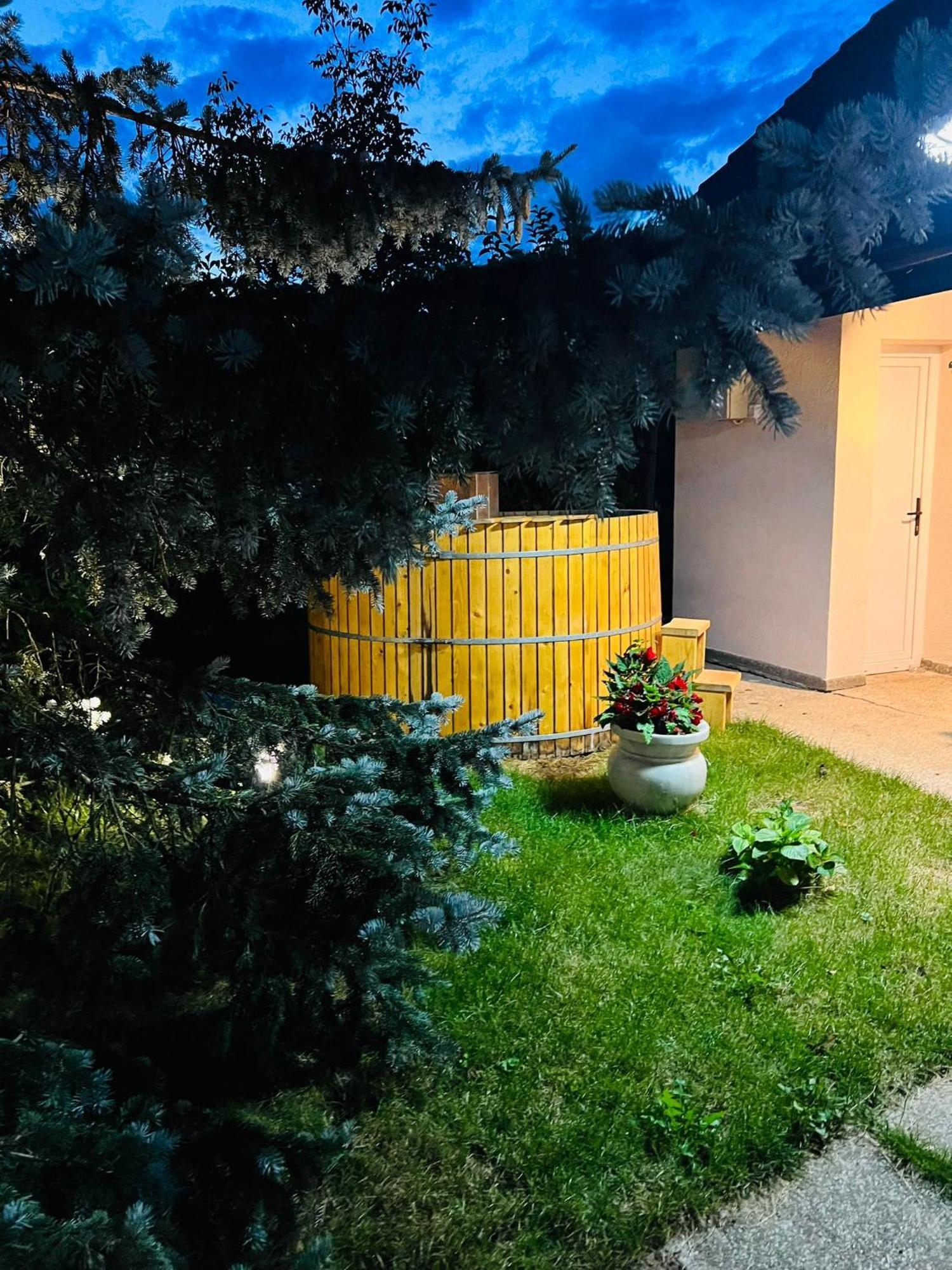 Evie'S Tree House Villa Dragomirna Екстериор снимка