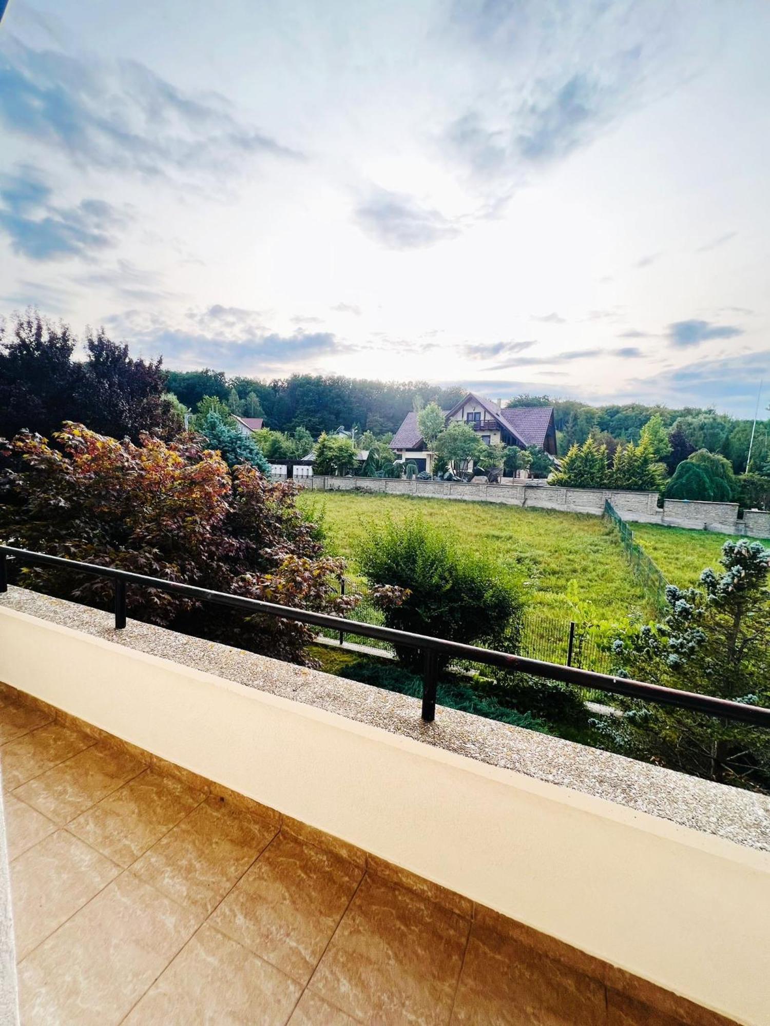 Evie'S Tree House Villa Dragomirna Екстериор снимка