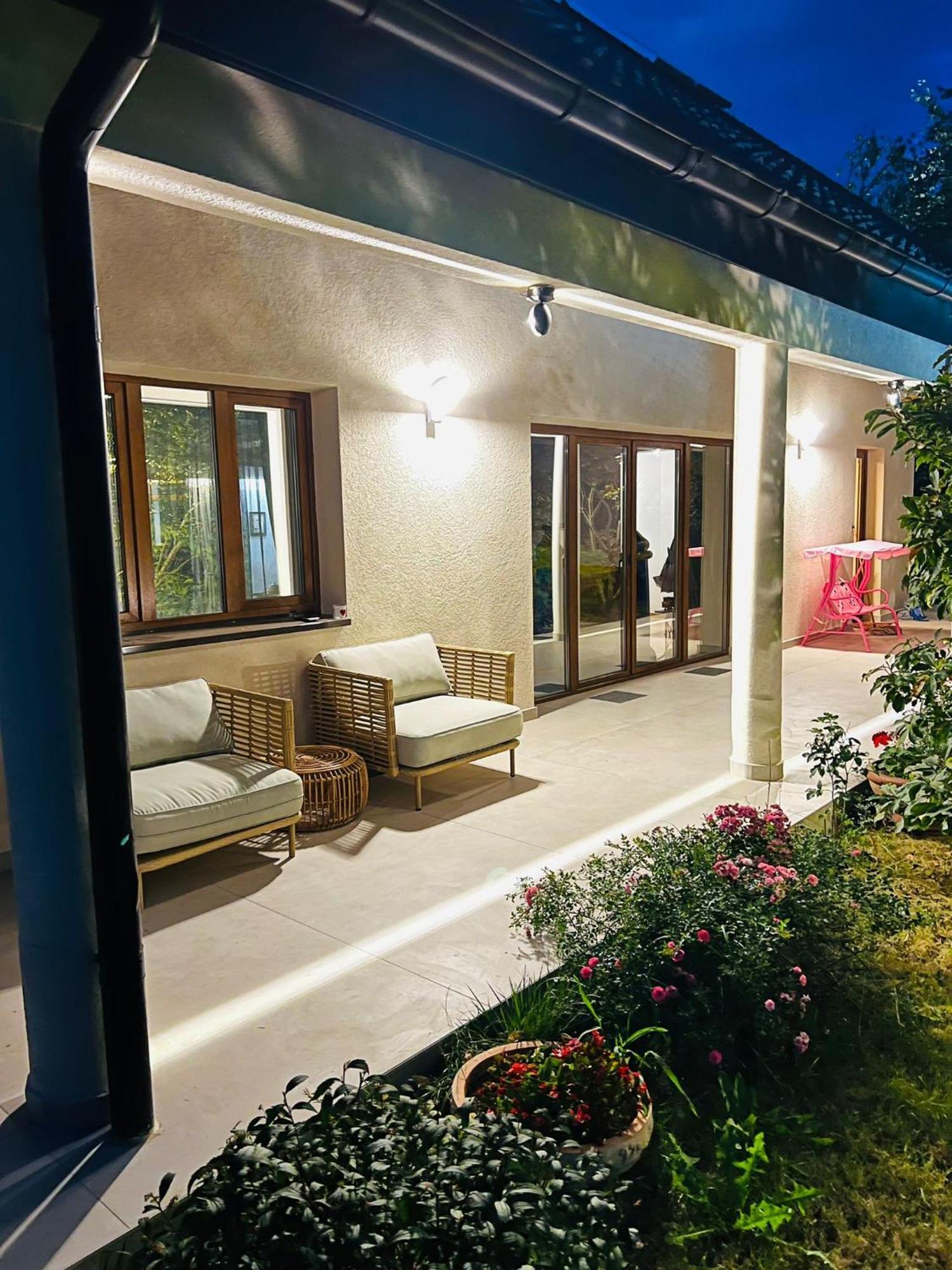Evie'S Tree House Villa Dragomirna Екстериор снимка