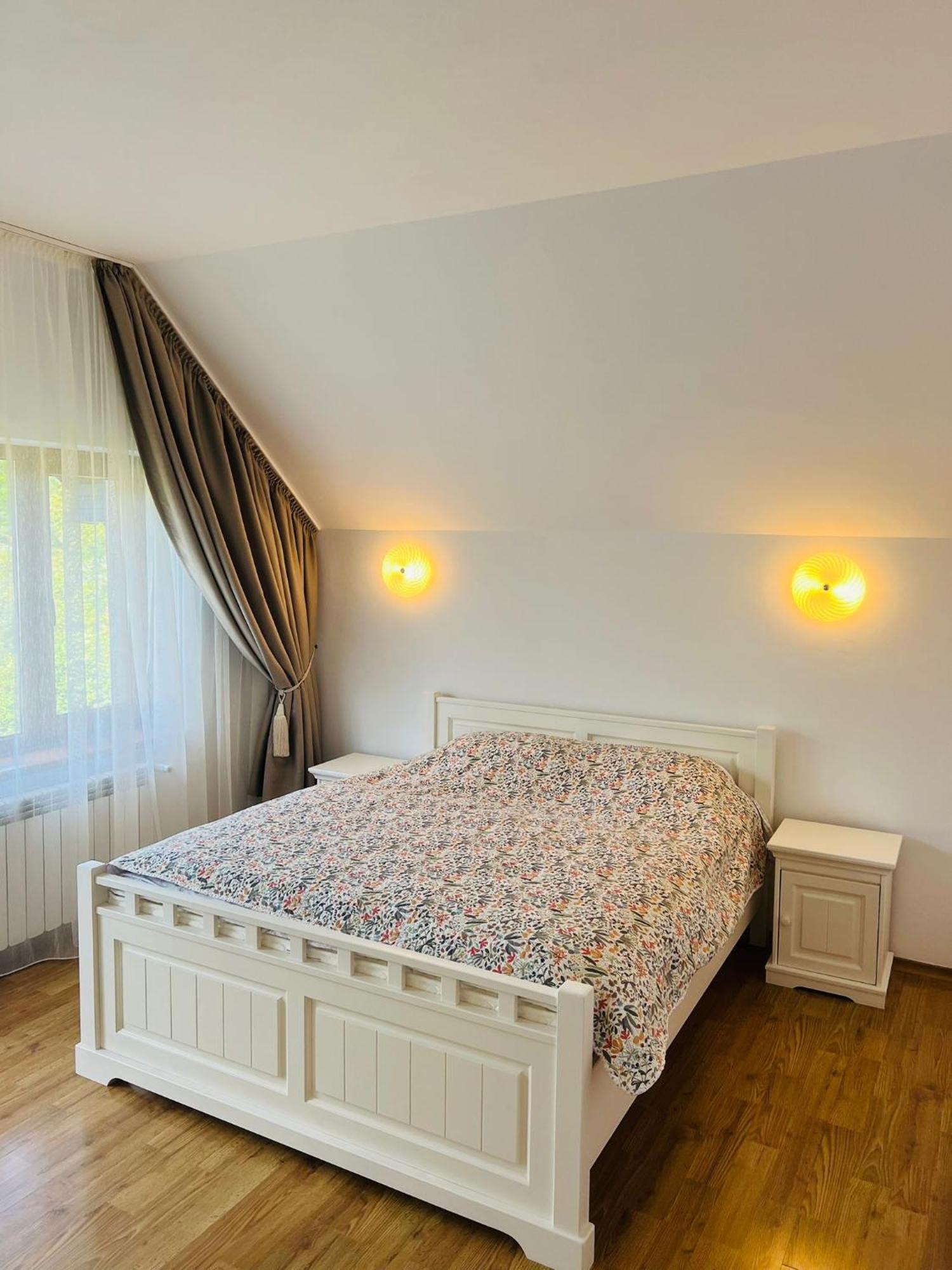 Evie'S Tree House Villa Dragomirna Екстериор снимка