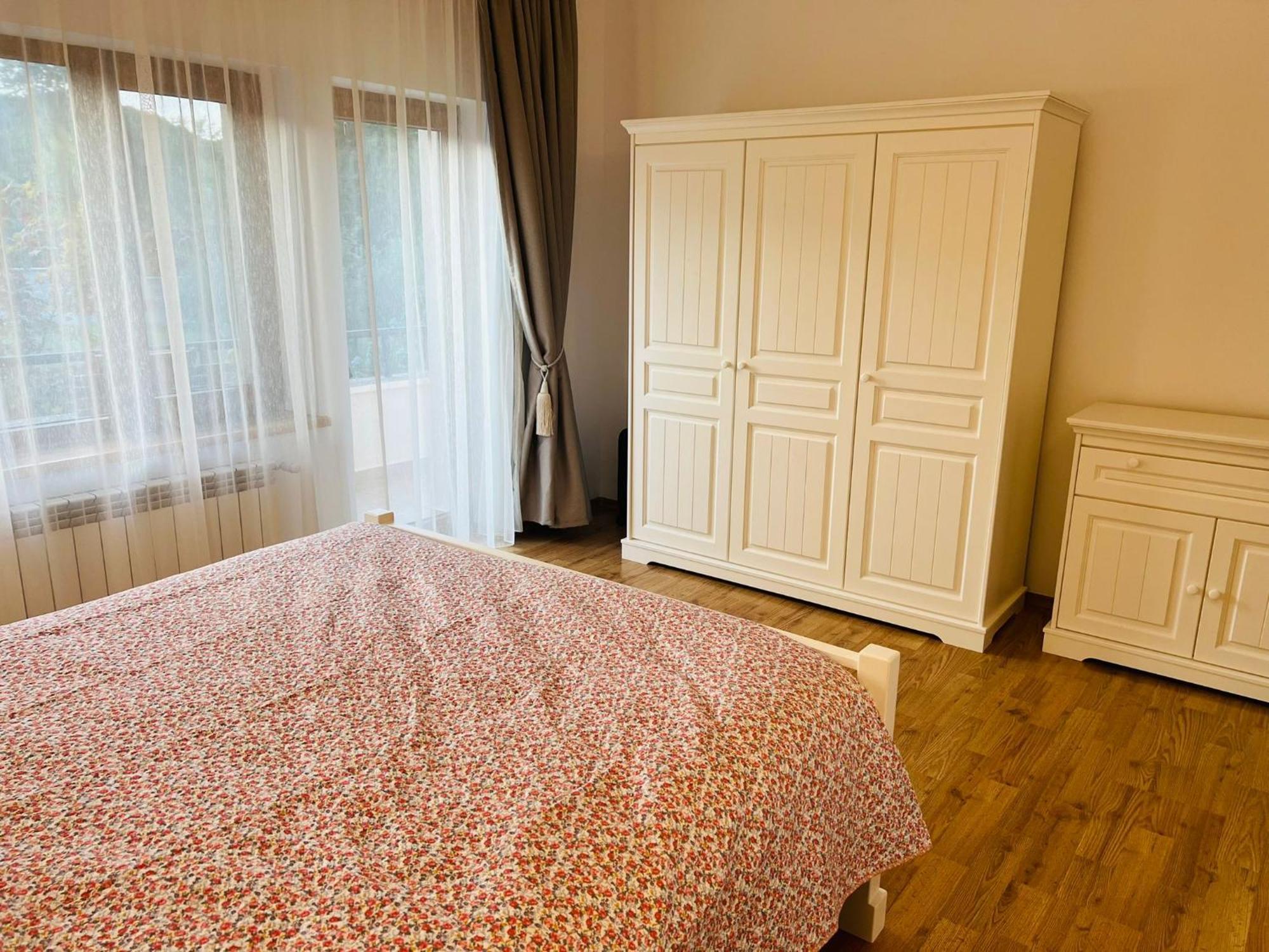Evie'S Tree House Villa Dragomirna Екстериор снимка
