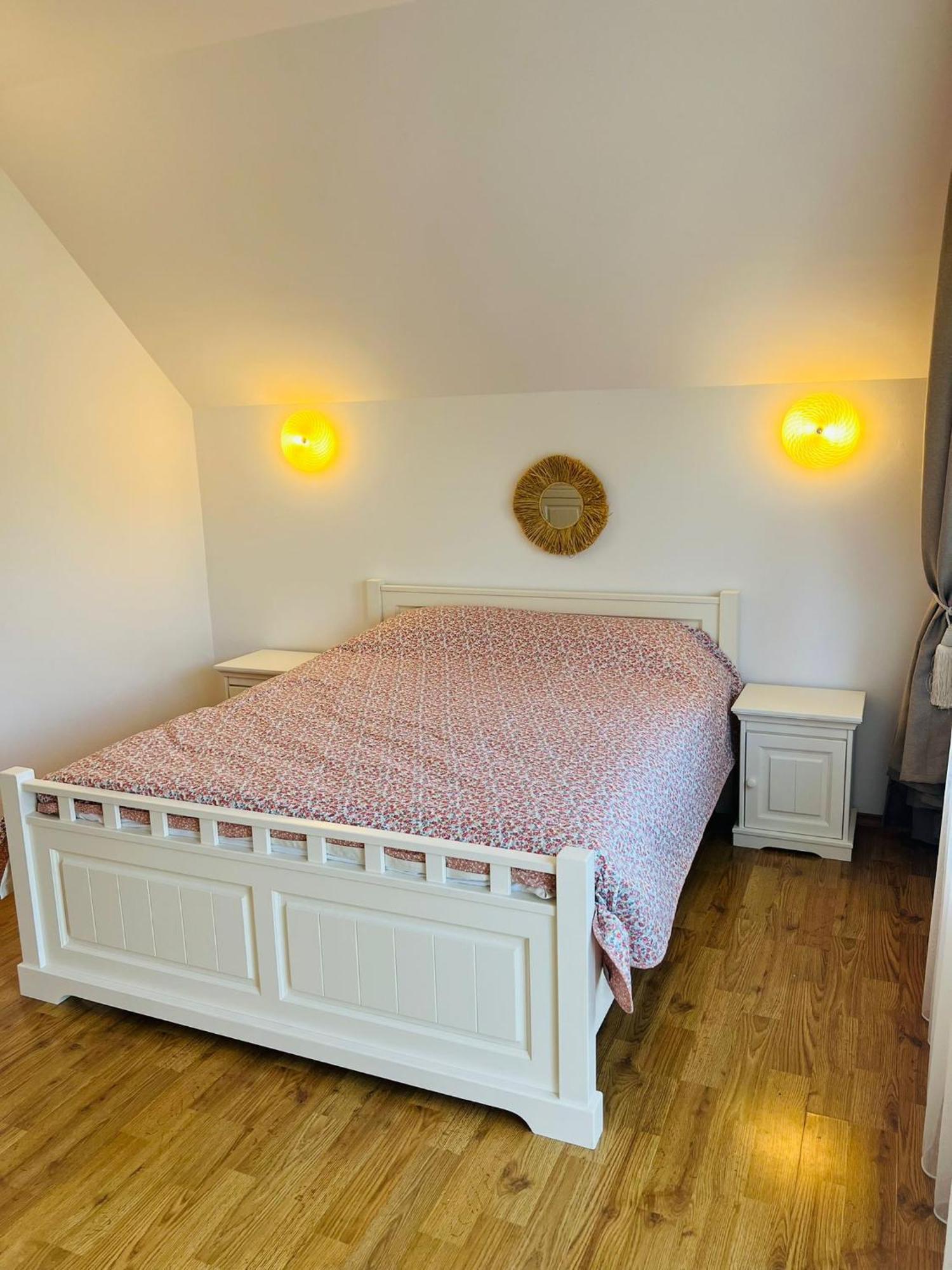 Evie'S Tree House Villa Dragomirna Екстериор снимка