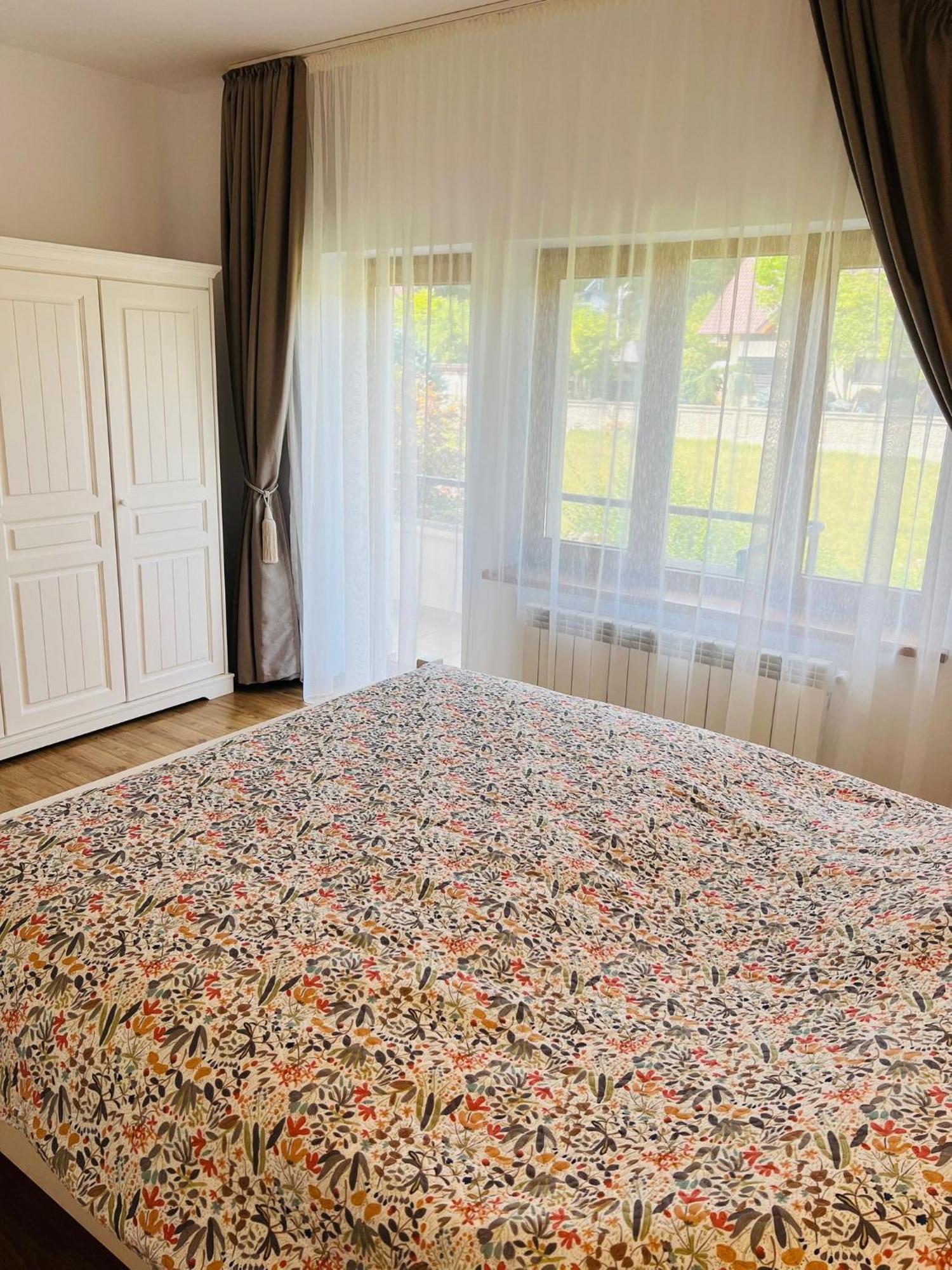 Evie'S Tree House Villa Dragomirna Екстериор снимка