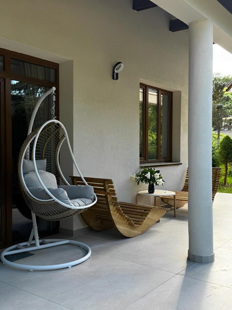 Evie'S Tree House Villa Dragomirna Екстериор снимка
