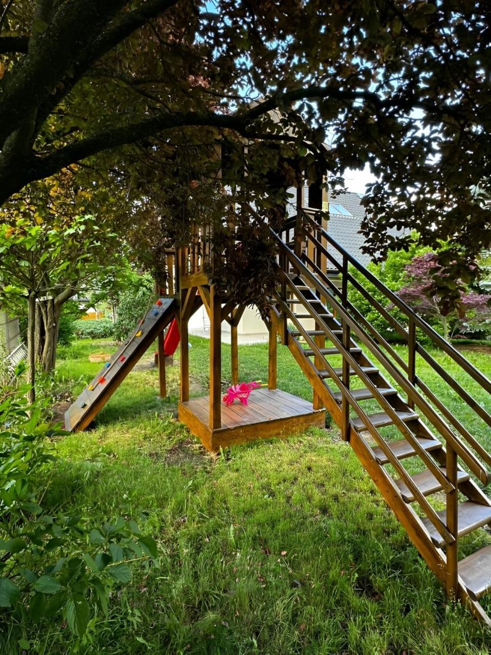 Evie'S Tree House Villa Dragomirna Екстериор снимка