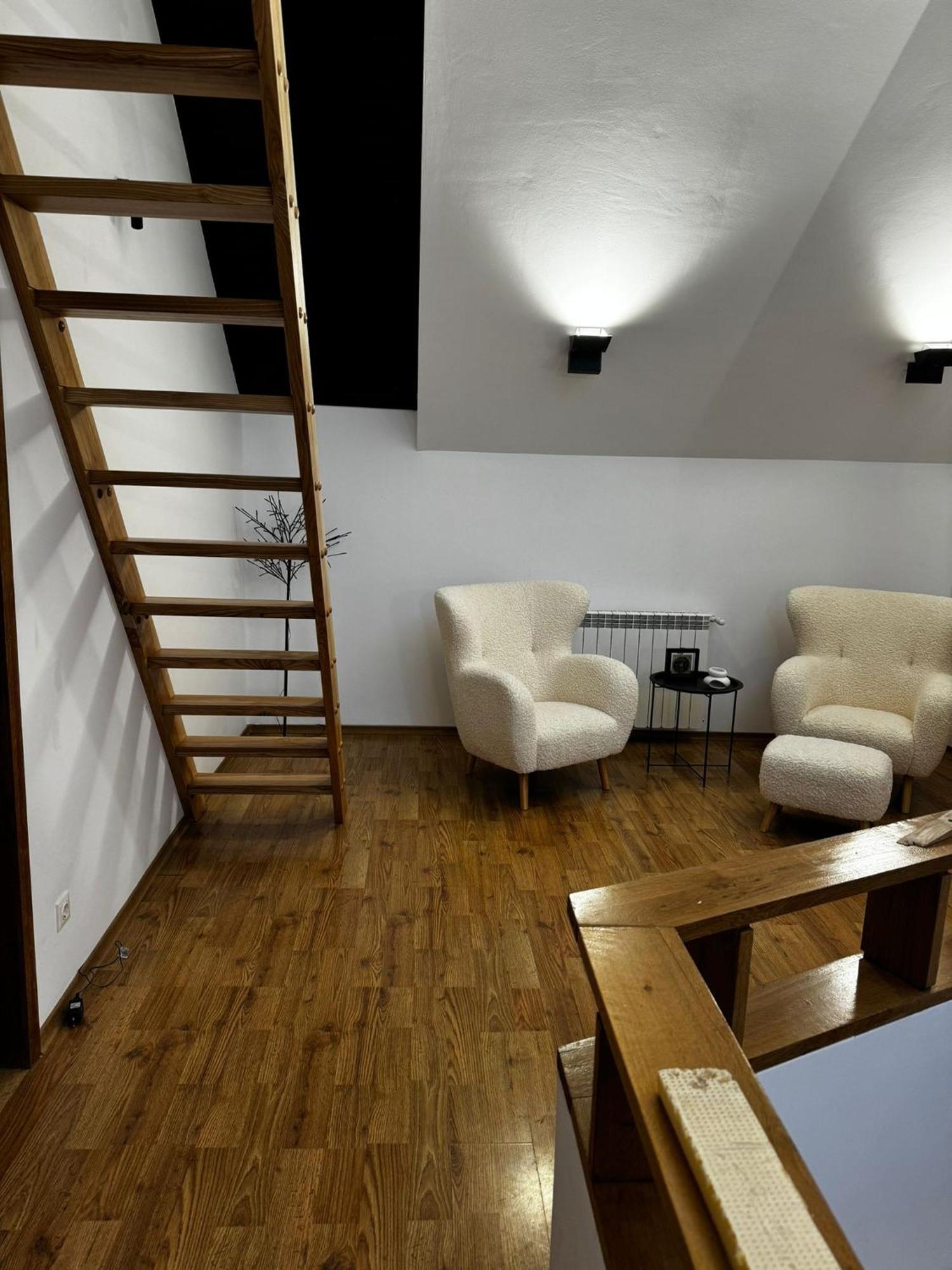 Evie'S Tree House Villa Dragomirna Екстериор снимка